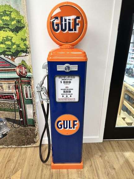 Gulf reproduction gas pump with glass globe