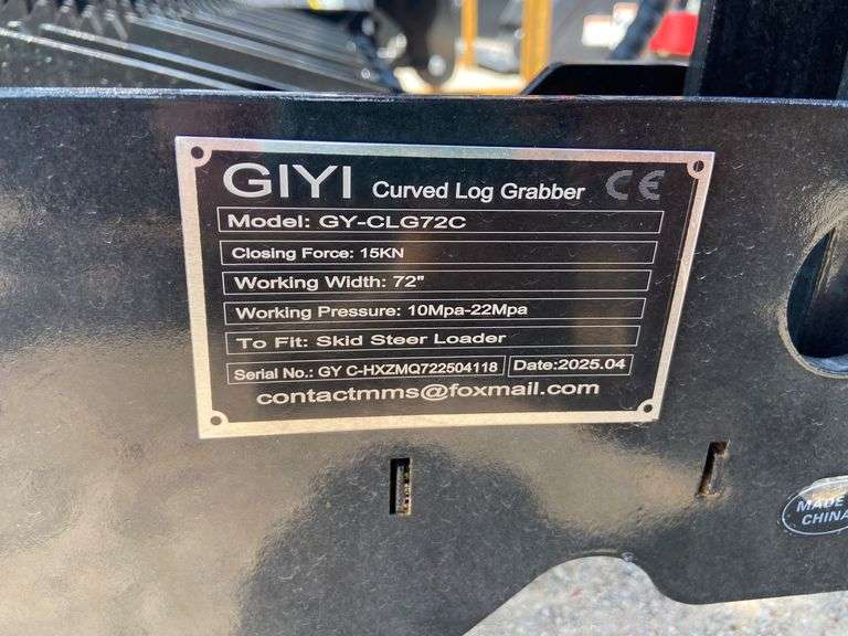 2025 GIYI Unused GY-CLG72C Skid Steer Curved Log Grabber
