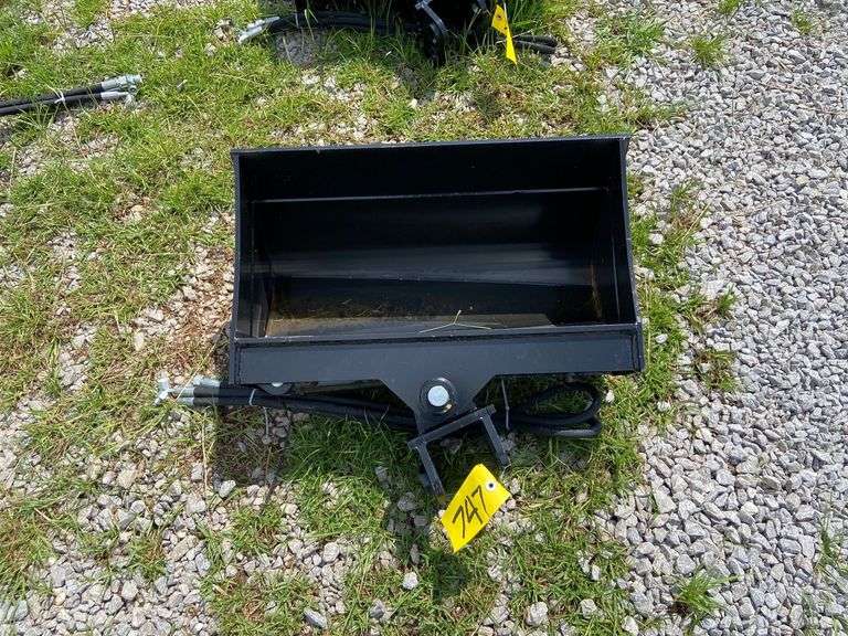 2025 GIYI Unused Mini Excavator 24" Hydraulic Tilt Bucket