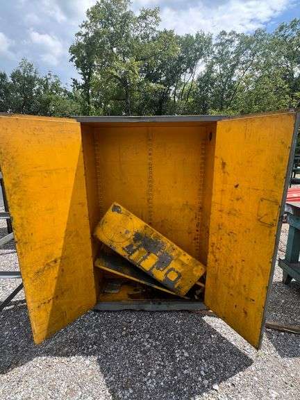 Steel Cabinet - 18in L x 43.5in W x 65in H