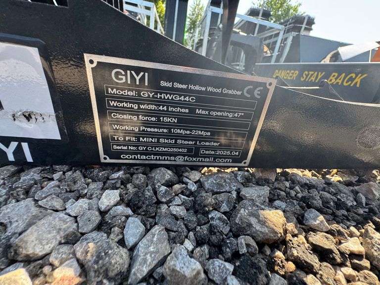 2025 GIYI Unused GY-HWG44C Mini Skidsteer Hollow Wood Grabber