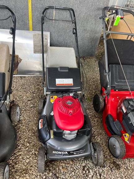Honda HRT216 Self Propelled RWD 4 Cycle Gas Lawnmower