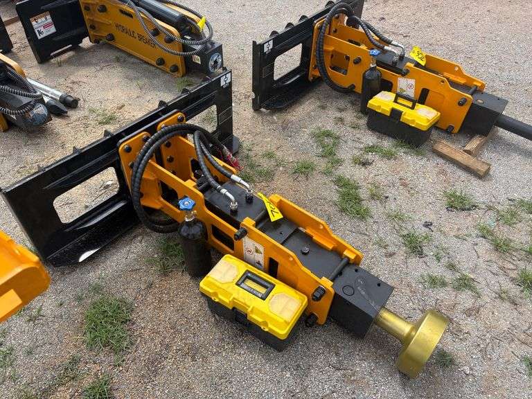 2025 GIYI Unused 680 Skidsteer Post Driver