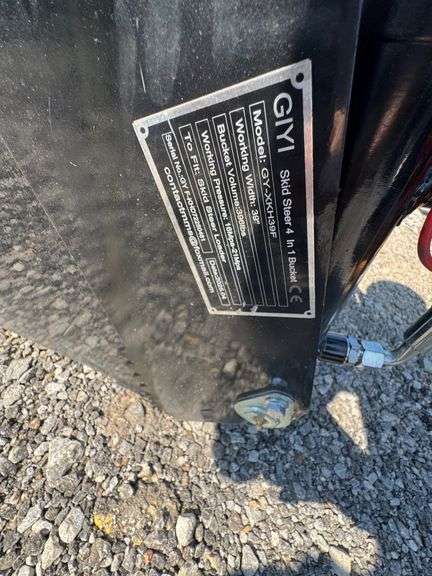 2025 GIYI Unused GY-XKH39F Mini Skid Steer 4 in 1 Bucket