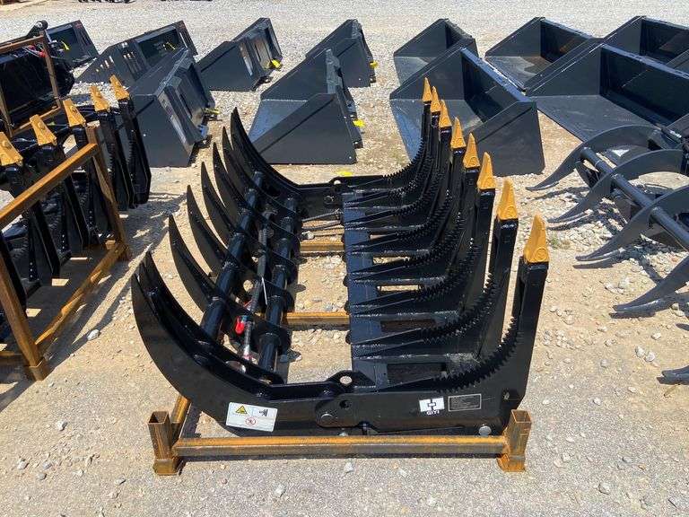 2025 GIYI Unused GY-CLG72C Skid Steer Curved Log Grabber