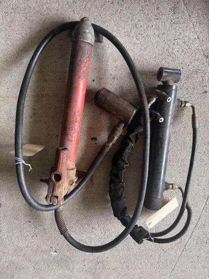 (2) Hydraulic Jacks