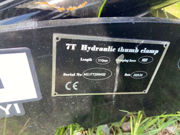 2025 GIYI Unused 7T Hydraulic Thumb Clamp