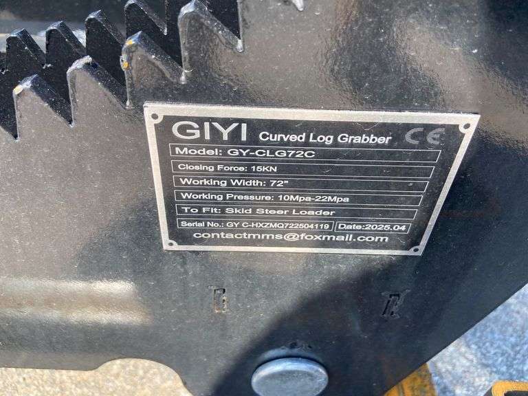 2025 GIYI Unused GY-CLG72C Skid Steer Curved Log Grabber,