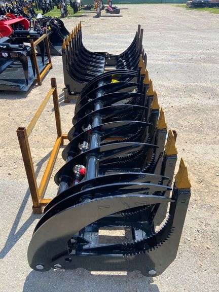2025 GIYI Unused GY-CLG72C Skid Steer Curved Log Grabber