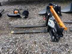 2025 Wolverine Unused PFA-11-3300G Skidsteer Hydraulic Adjustable Pallet Forks