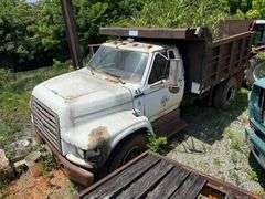 1995 Ford F-700 Dump Truck