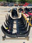 2025 GIYI Unused GY-CLG72C Skid Steer Curved Log Grabber,