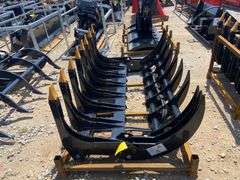 2025 GIYI Unused GY-CLG72C Skid Steer Curved Log Grabber