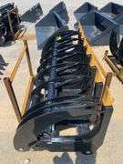 2025 GIYI Unused GY-CLG72C Skid Steer Curved Log Grabber