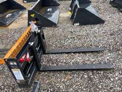 2025 Wolverine Unused PFA-11-3300G Skidsteer Hydraulic Adjustable Pallet Forks,