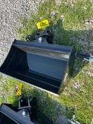2025 GIYI Unused Mini Excavator 24" Hydraulic Tilt Bucket