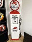 Mobilgas Reproduction gas pump with glass globe