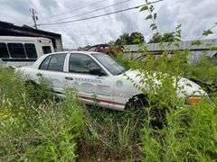 2003 Ford Crown Victoria - No Title, for Parts