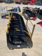 2025 GIYI Unused GY-CLG72C Skid Steer Curved Log Grabber