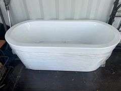 Woodbridge Free Standing Bathtub - Cracked