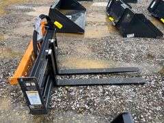 2025 Wolverine Unused PFA-11-3300G Skidsteer Hydraulic Adjustable Pallet Forks