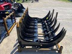 2025 GIYI Unused GY-CLG72C Skid Steer Curved Log Grabber,