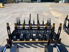 2025 GIYI Unused GY-CLG72C Skid Steer Curved Log Grabber,
