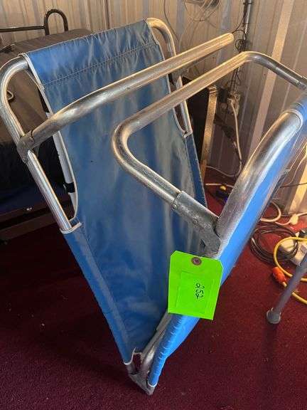 Foldable portable bed