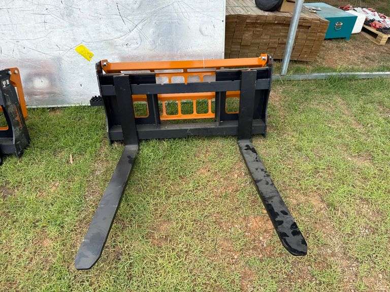 2025 Landhonor Unused PF-11-3500G Skidsteer Pallet Forks image