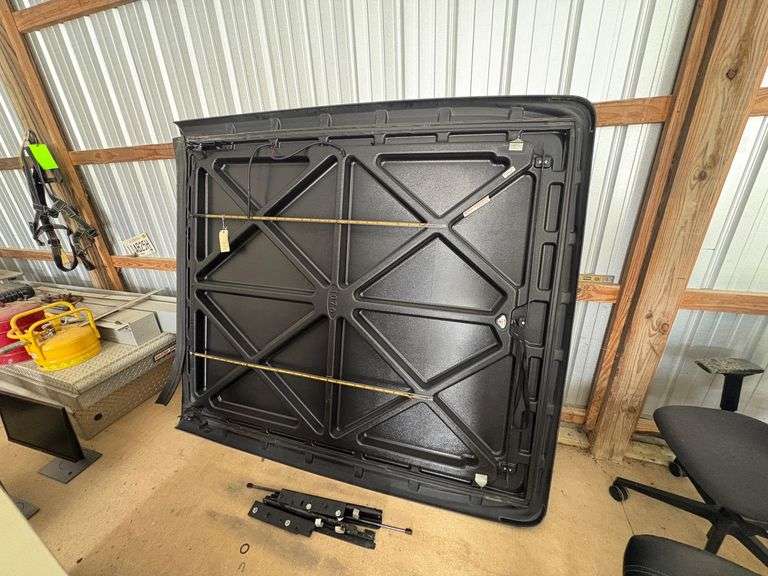Black Hard Shell Truck Bed Tonneau Cover image