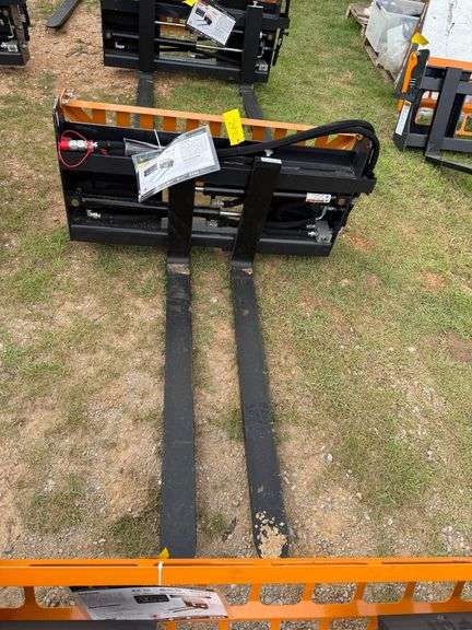 2025 Wolverine Unused PFA-11-3300G Skidsteer Hydraulic Pallet Forks image