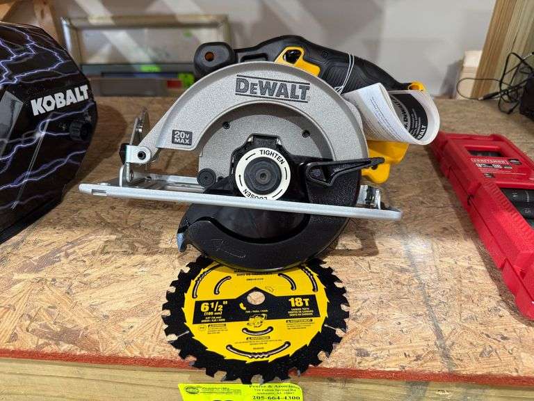 New Dewalt 6.5in 20v Circular Saw with Blade - Tool Only image