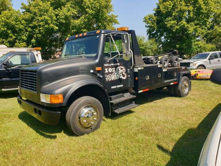1997 International 4700 4 x 2 Wrecker image