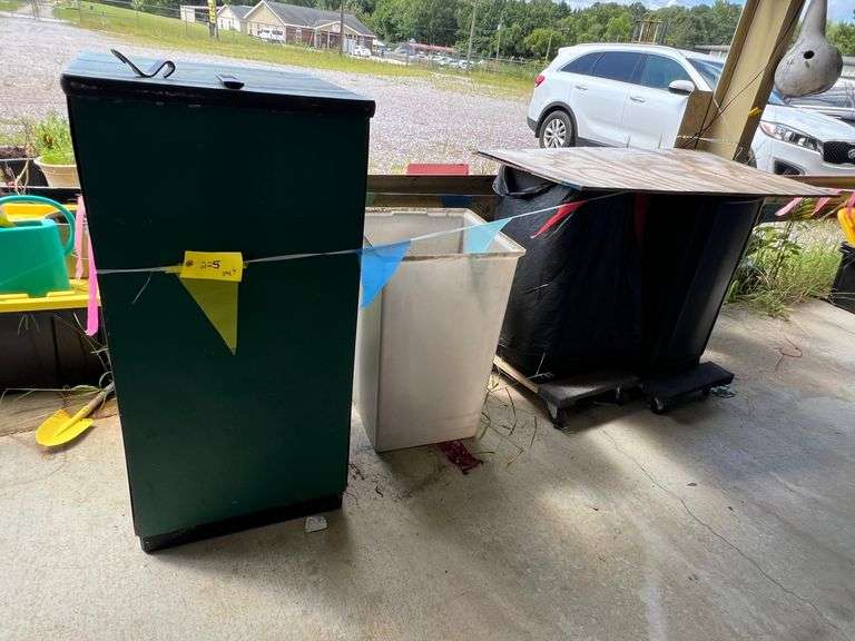 Lot of trash cans image