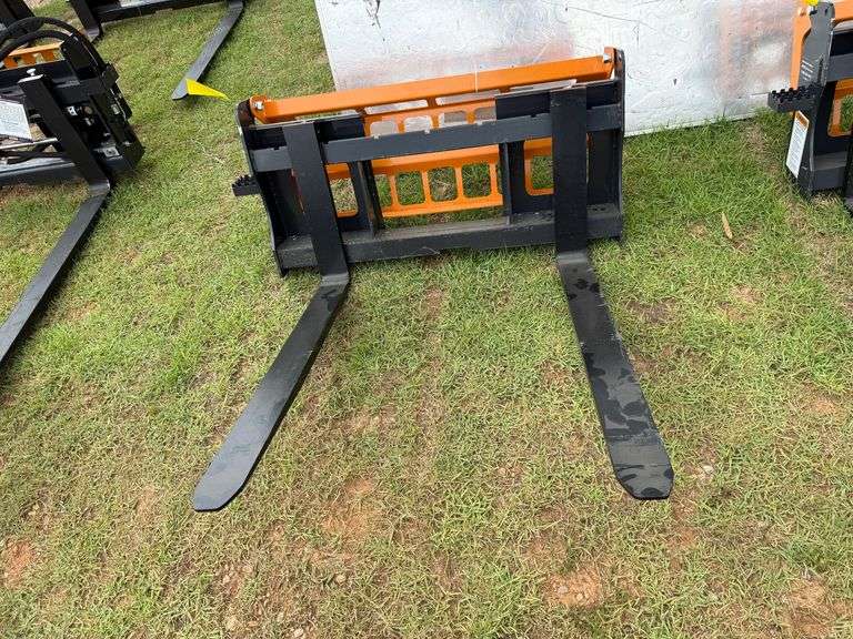 2025 Landhonor Unused PF-11-3500G Skidsteer Pallet Forks image
