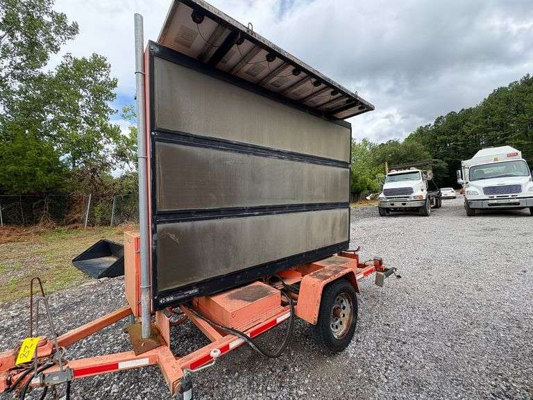 Single Axle Trailer-Mounted Message Sign Board image