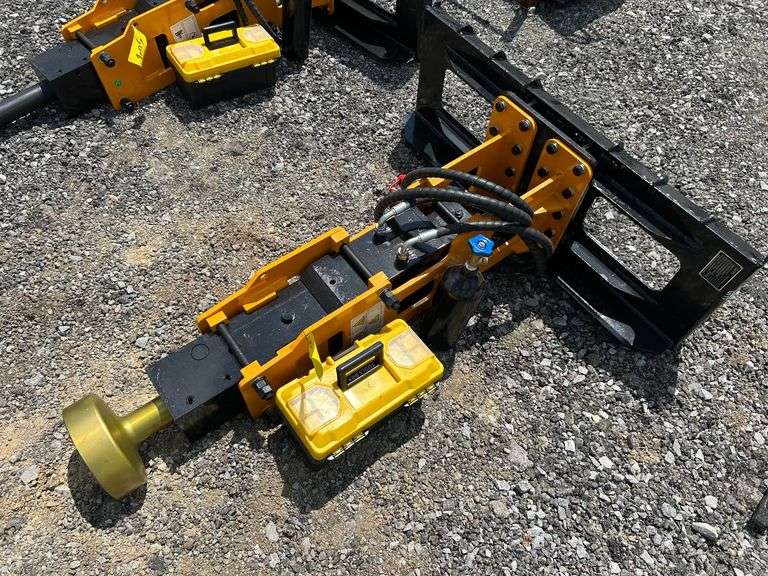 2025 GIYI Unused D680 Skidsteer Pile Hammer image