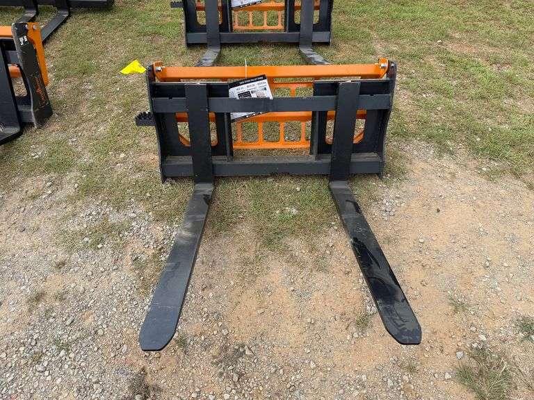 2025 Landhonor Unused PF-11-3500G Skidsteer Pallet Forks image