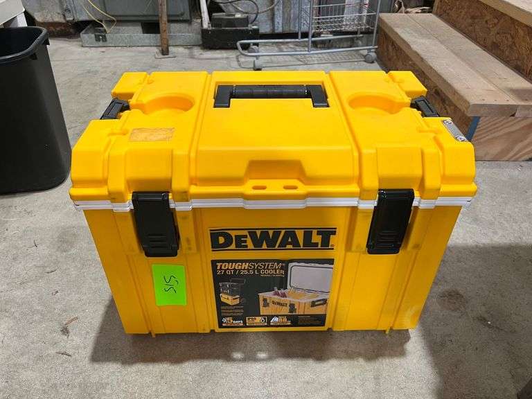 New DeWalt 27Qt Cooler image