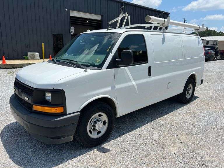 2017 Chevrolet Express 2500 2WD image