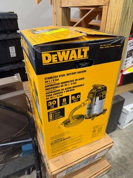 Dewalt 8 Gal Stainless Steel Wet/Dry Vac image