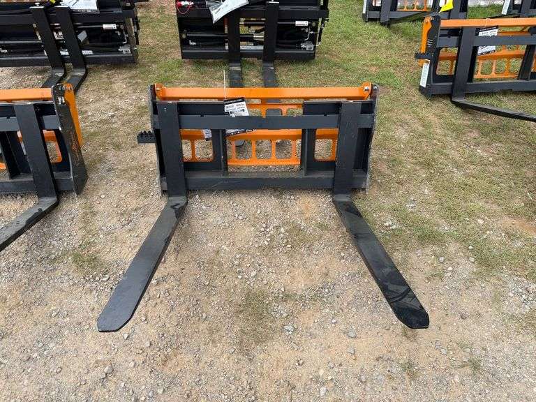 2025 Landhonor Unused PF-11-3500G Skidsteer Pallet Forks image
