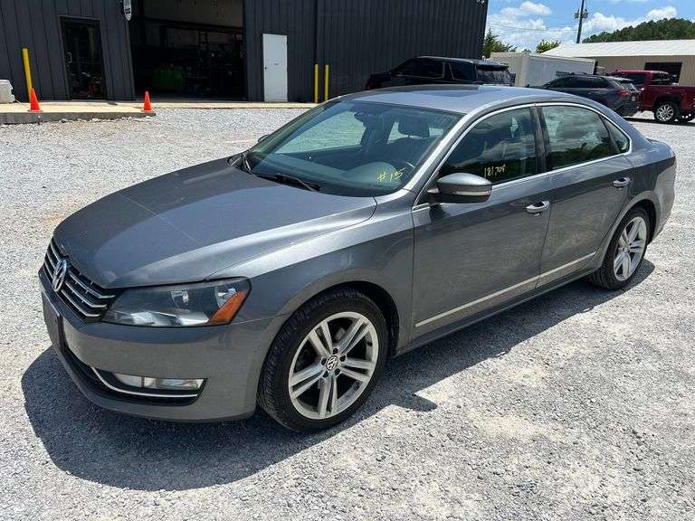 2013 Volkswagen Passat TDI SE image