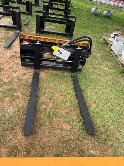 2025 Wolverine Unused PFA-11-3300G Skidsteer Hydraulic Pallet Forks image