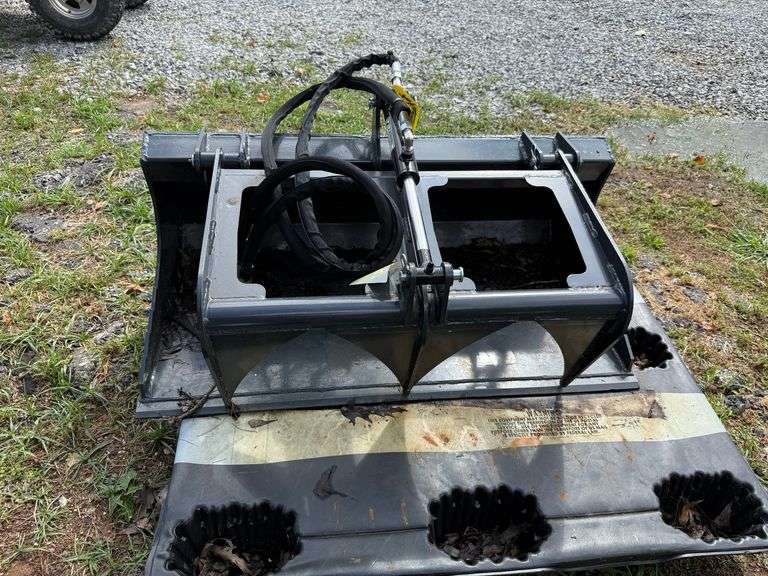 2023 Wovlerine MSG-11-44W Mini-Skidsteer Grapple image