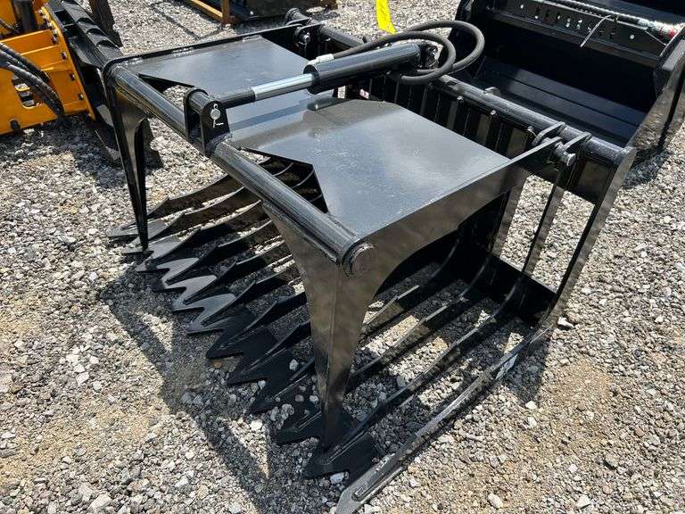 2025 GIYI Unused GY-HWG44C Mini Skid Steer Hollow Wood Grabber image