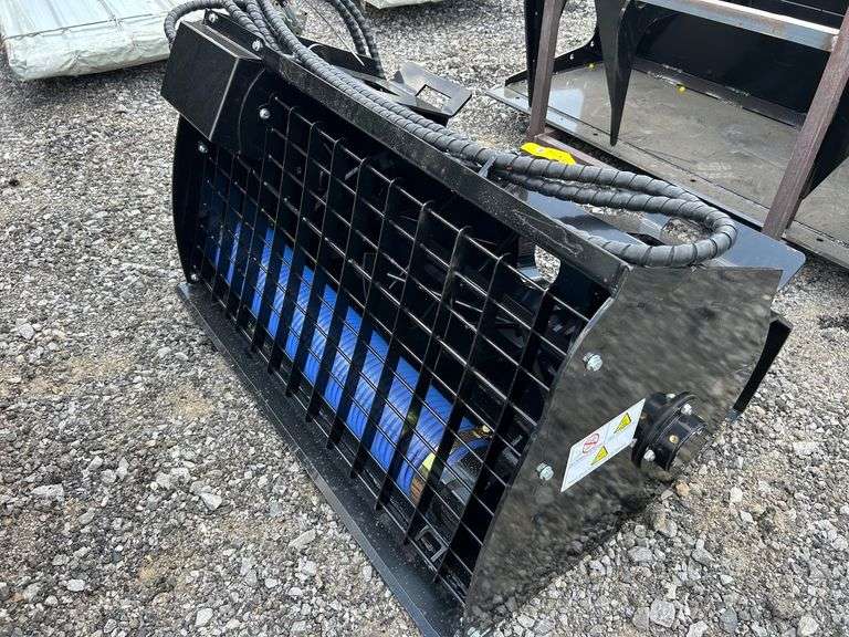 2025 GIYI Unused GY-MB27 Skid Steer Mixing Bucket image