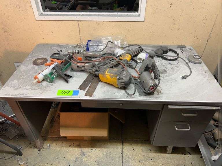 Desk/Various tools (Saber saw, sander) image