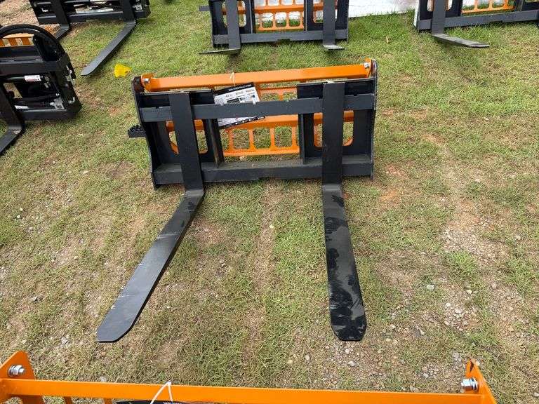 2025 Landhonor Unused PF-11-3500G Skidsteer Pallet Forks image