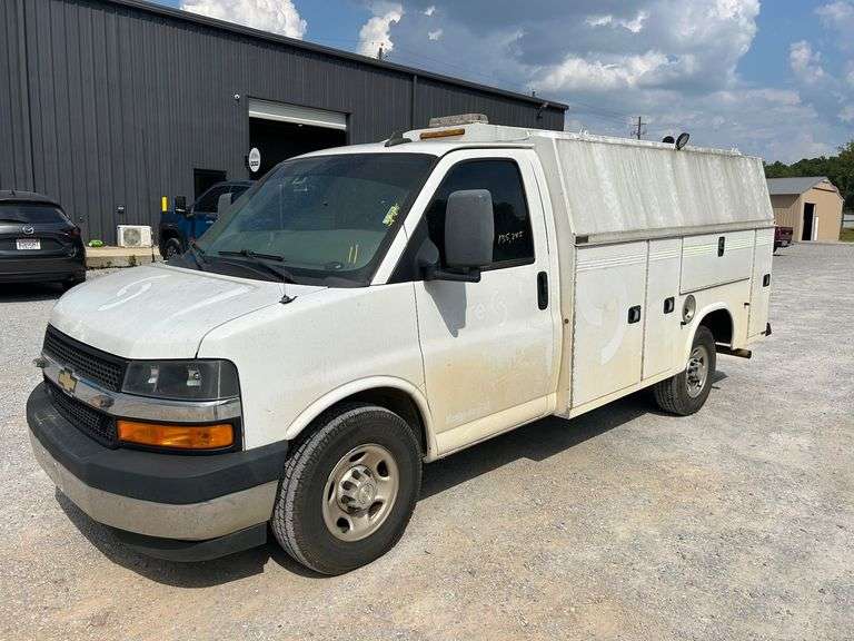 2018 Chevrolet Express 3500 2WD Service Van Body image